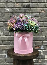 Цветочная композиция из Гипсофила и Розы в шляпной коробке в Пуршево