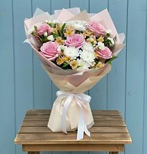 Букет цветов из:  Гвоздики, Орхидеи и Розы в Пуршево