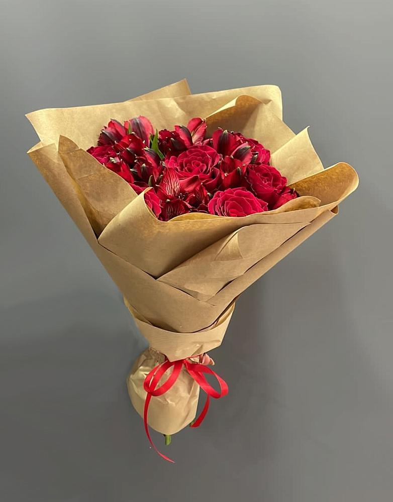 Букет цветов из: Альстромерии и Розы в Пуршево