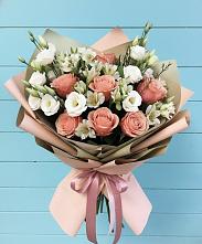 Букет цветов из:  Розы, Альстромерии и Лизиантусы в Пуршево