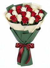 Букет Микс из красных и белых роз в Пуршево