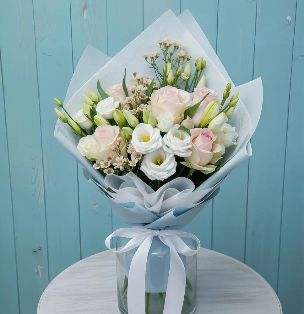 Букет цветов из: Розы и Лизиантусы в Пуршево