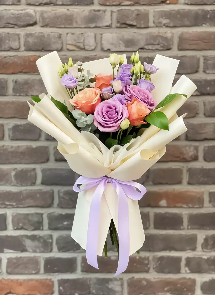 Букет цветов из: Лизиантусы и Розы в Пуршево