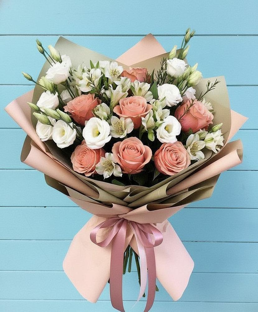 Букет цветов из: Розы, Альстромерии и Лизиантусы в Пуршево