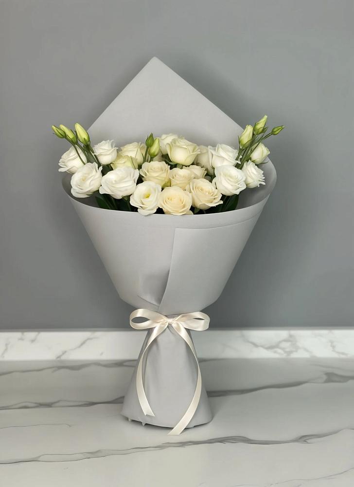 Букет цветов из: Розы и Лизиантусы в Пуршево