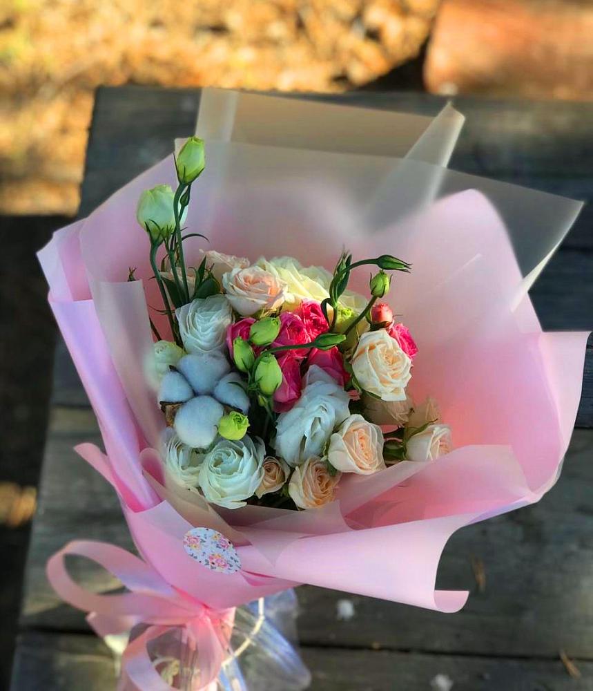 Букет цветов из: Розы и Лизиантусы в Пуршево