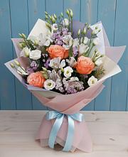 Букет цветов из:  Лизиантусы, Розы, Альстромерии и Гипсофила в Пуршево
