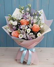 Букет цветов из:  Лизиантусы, Розы, Альстромерии и Гипсофила в Пуршево