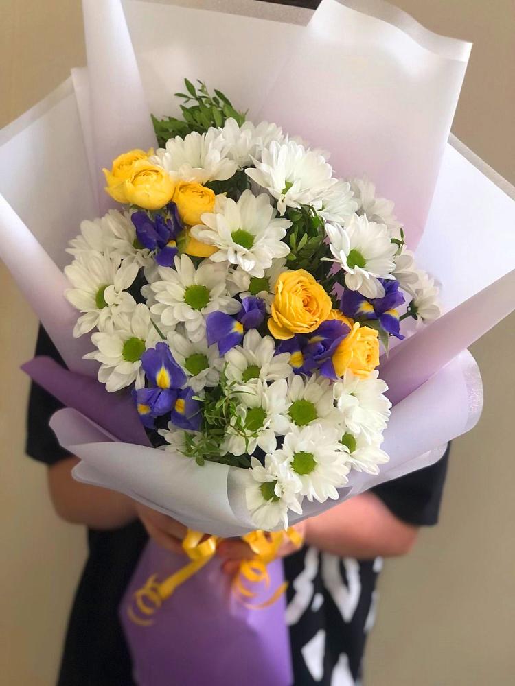 Букет цветов из: Ирисы, Хризантемы и Розы в Пуршево