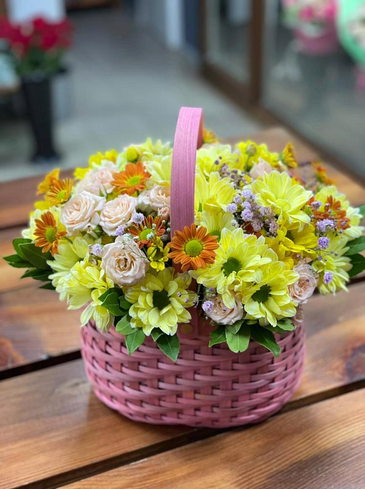 Цветочная композиция из Хризантемы и Розы в корзине в Пуршево