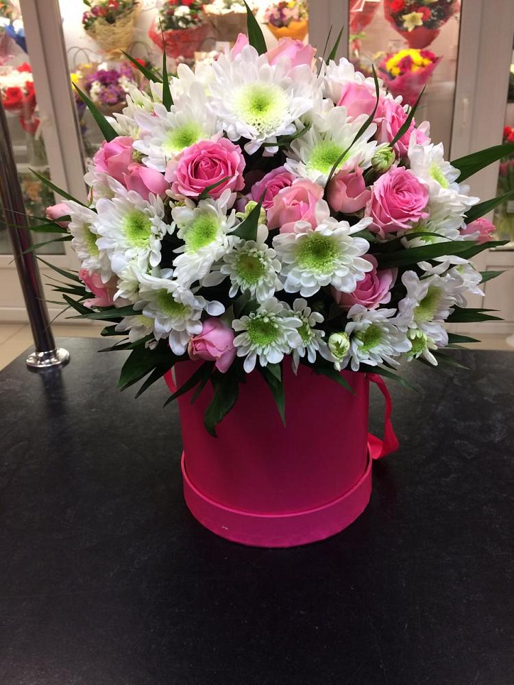 Цветочная композиция из Розы и Хризантемы в шляпной коробке в Пуршево