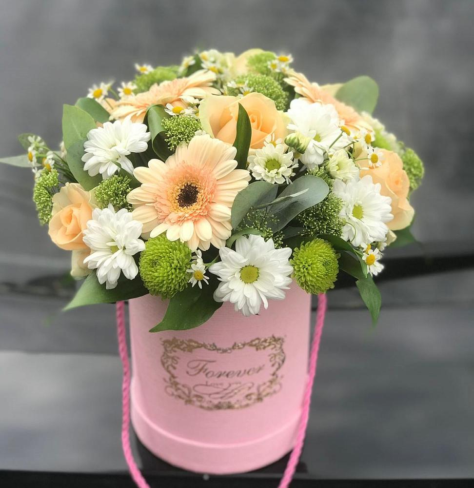 Цветочная композиция из Розы, Герберы и Хризантемы в шляпной коробке в Пуршево